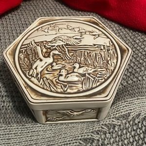 🦆1980 Birds of Flight Vintage Ceramic hexagon trinket box